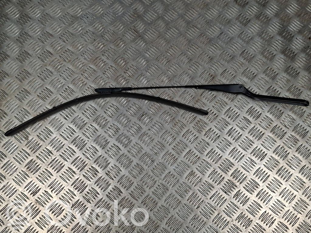 BMW X1 E84 Front wiper blade arm 