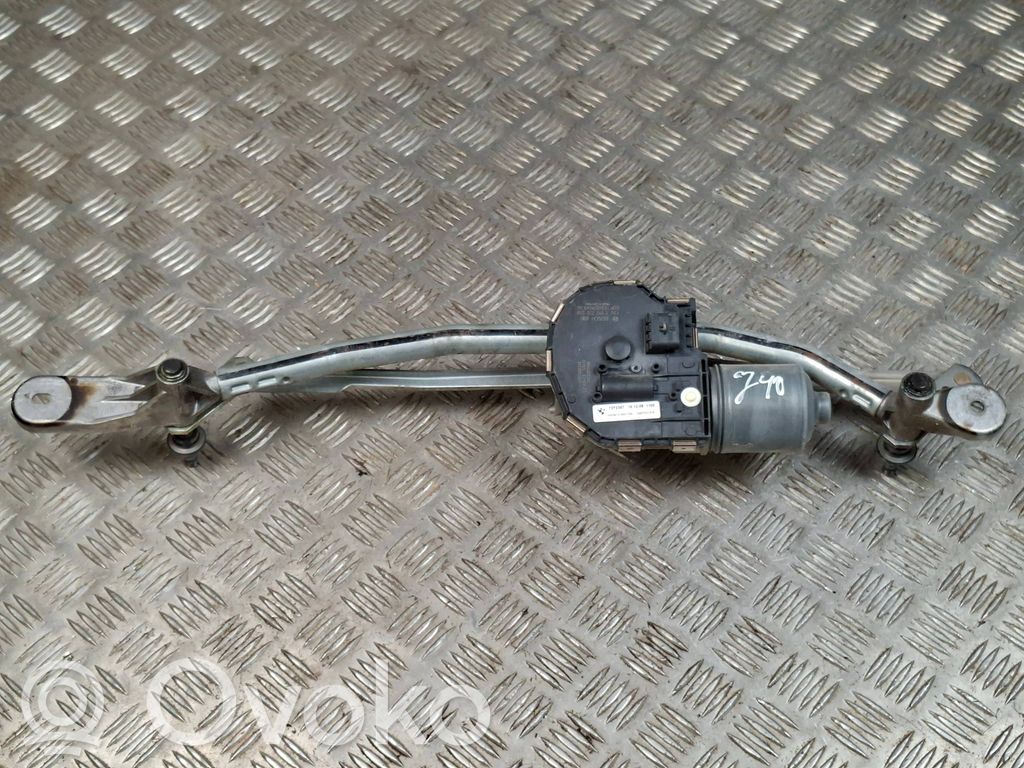 BMW 7 F01 F02 F03 F04 Front wiper linkage and motor 