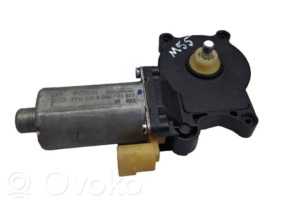 Elektryczny podnośnik szyby drzwi tylnych   8381022