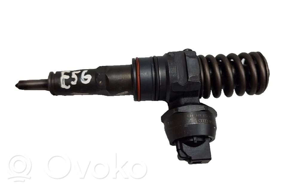 Volkswagen Golf V Inyector de combustible 