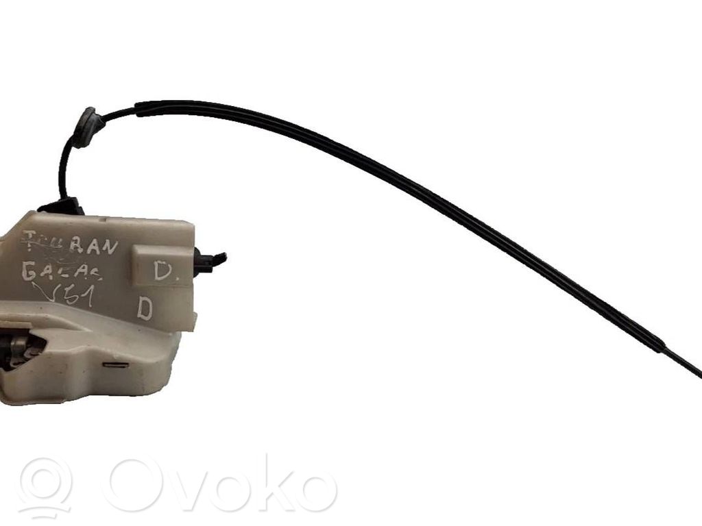Volkswagen Touareg I Rear door lock 