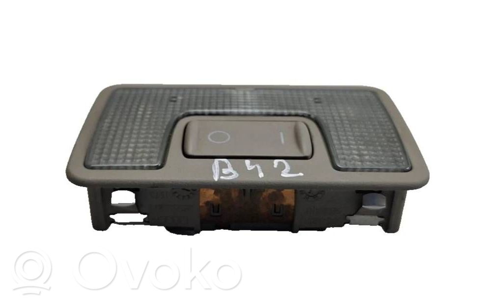 Lampka podsufitki tylna   4B9947123