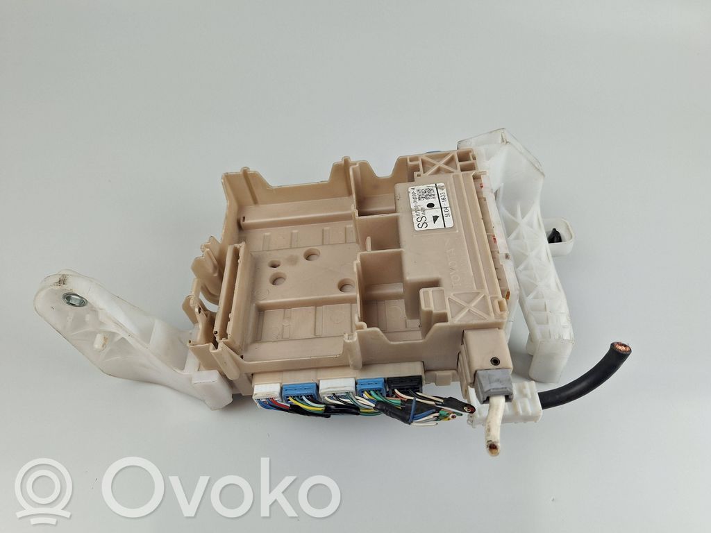 Toyota Aygo AB40 Fuse module 