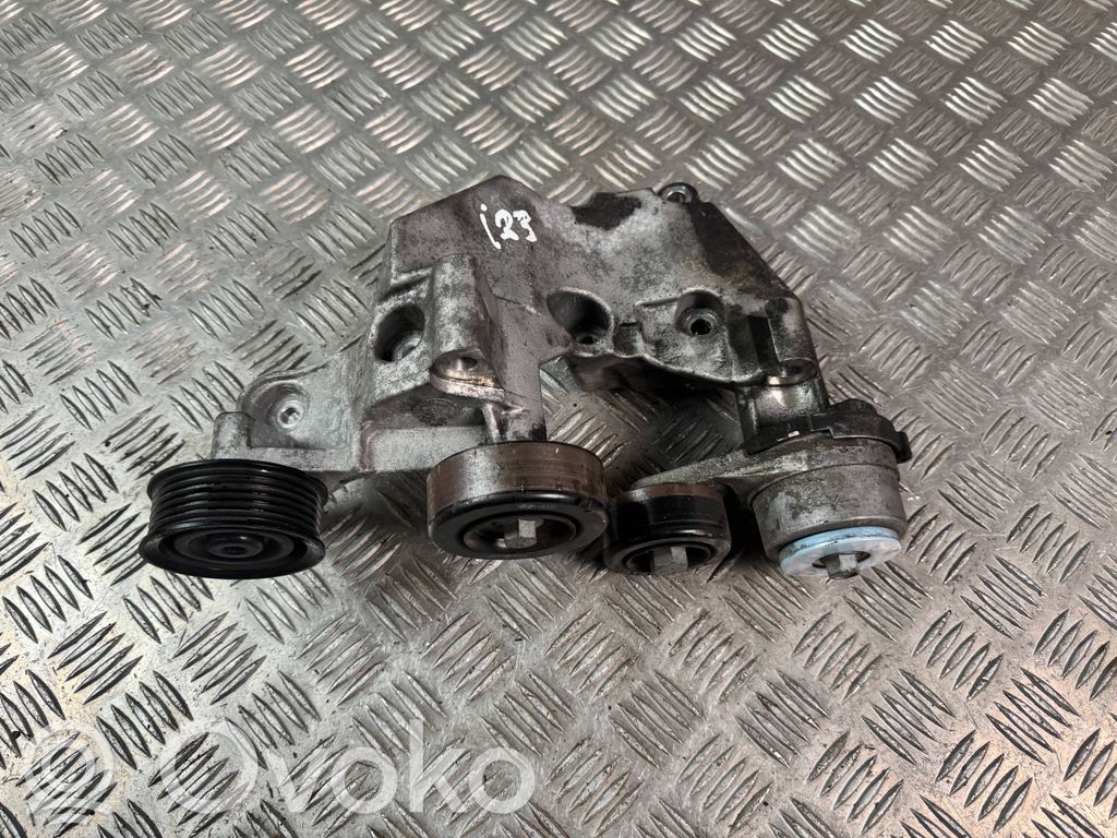Hyundai Santa Fe A/C compressor mount bracket 