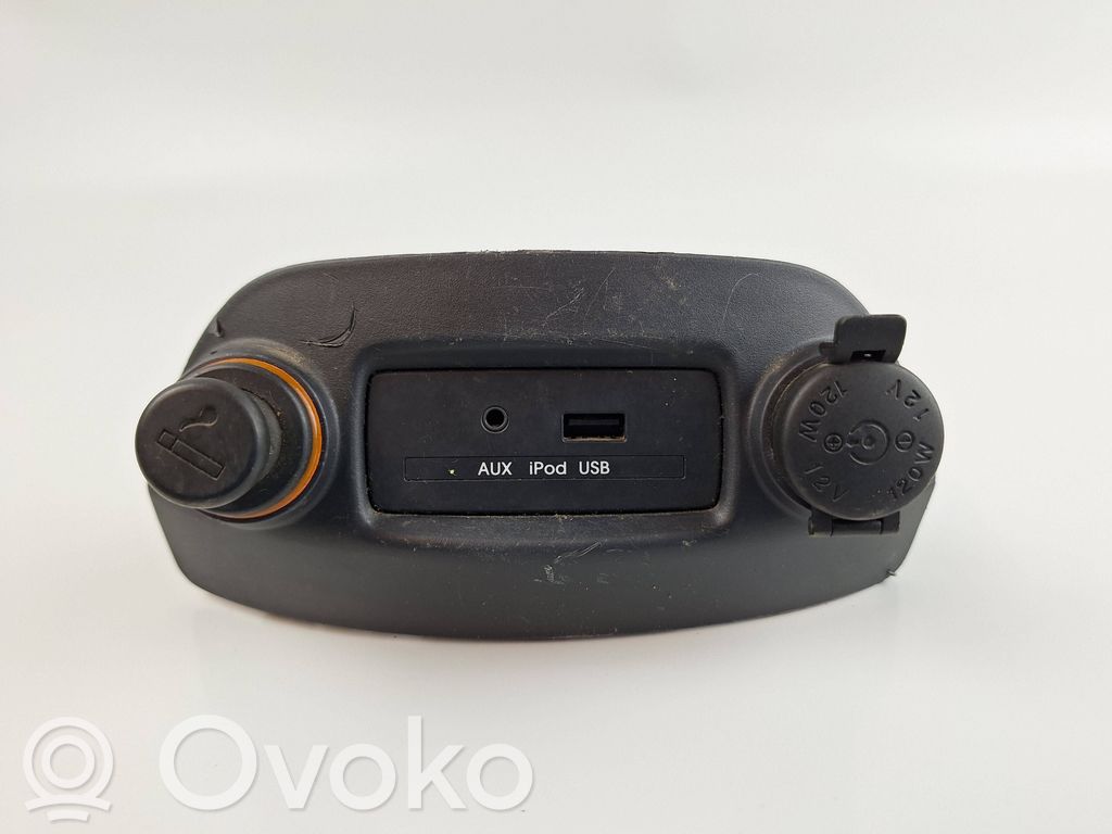KIA Soul Enchufe conector entrada auxiliar 