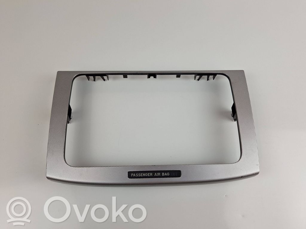 Volkswagen PASSAT B5.5 Konsola środkowa / Radio / GPS 