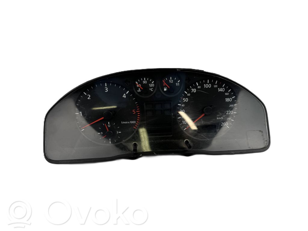 Audi A4 S4 B5 8D Nopeusmittari (mittaristo) 