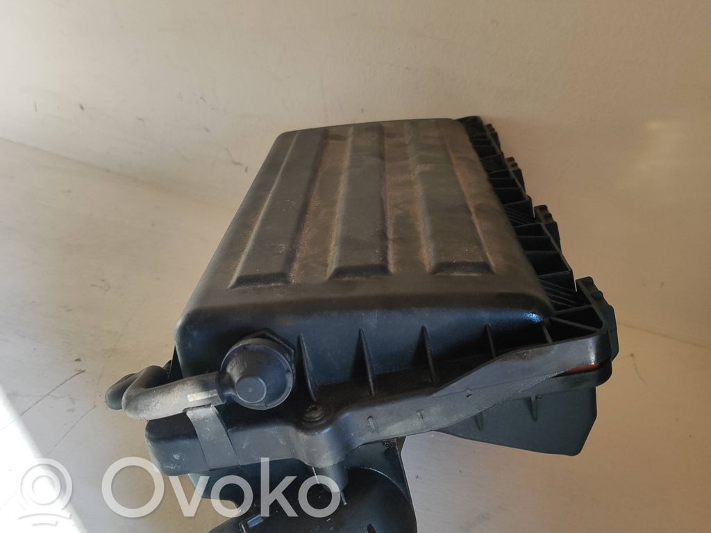 Skoda Fabia Mk2 (5J) Air filter box 