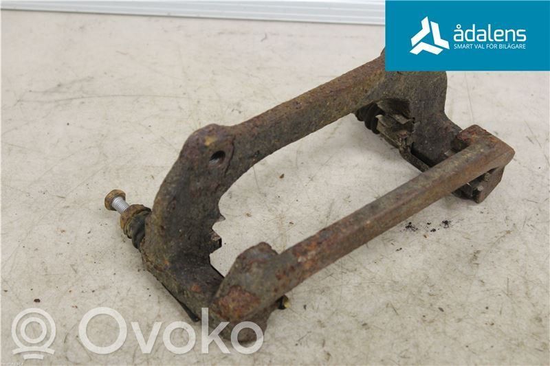 Mocowanie przedniego zacisku hamulca   440487