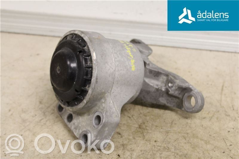 Volvo S60 Engine mounting bracket 