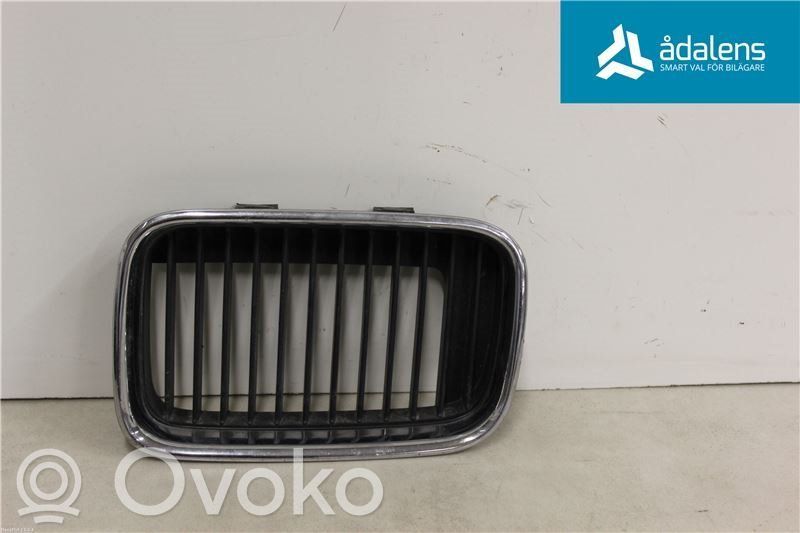 BMW 3 E36 Apakšējais režģis (trīsdaļīgs) 