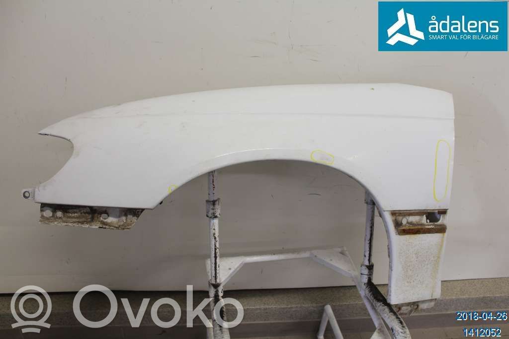 Opel Omega B1 Błotnik przedni 