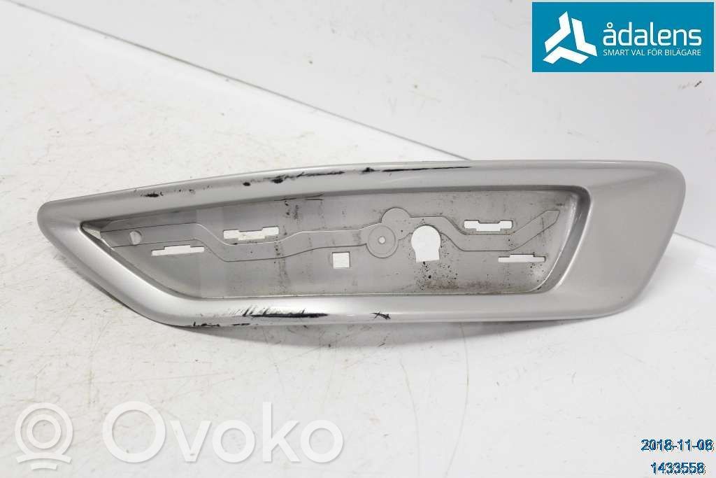Volvo XC70 Apdailinė galinio bamperio juosta 