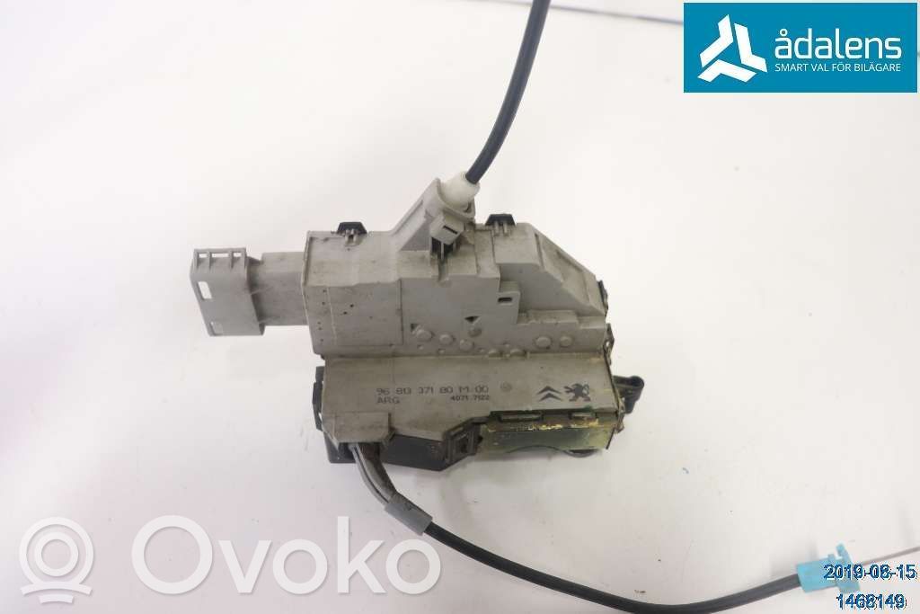 Citroen C4 I Keskuslukituksen moottori 