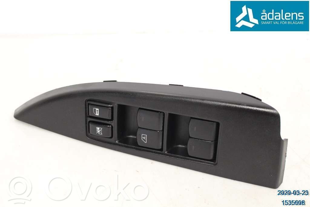 Electric window control switch   83071AJ030