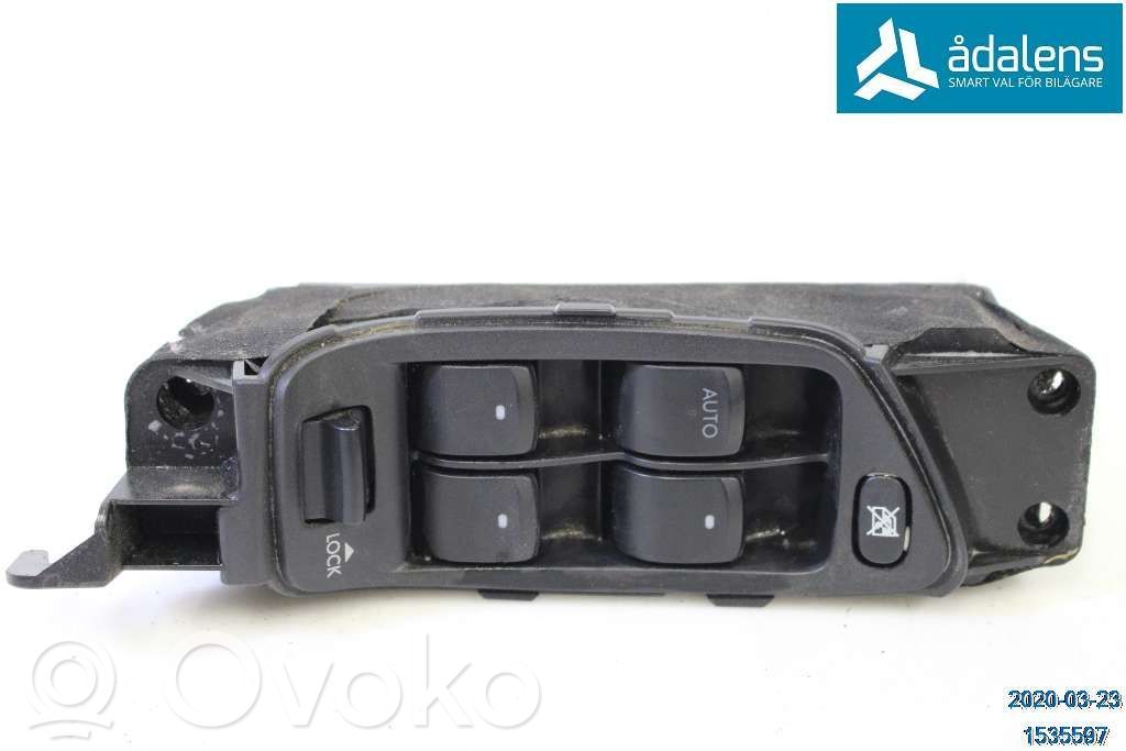 Electric window control switch   83071AG020