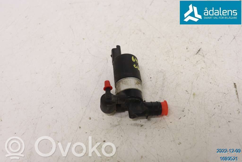 Windscreen/windshield washer pump   643498
