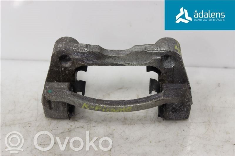 KIA Picanto Jarrusatulan tyynyn pidike takana 