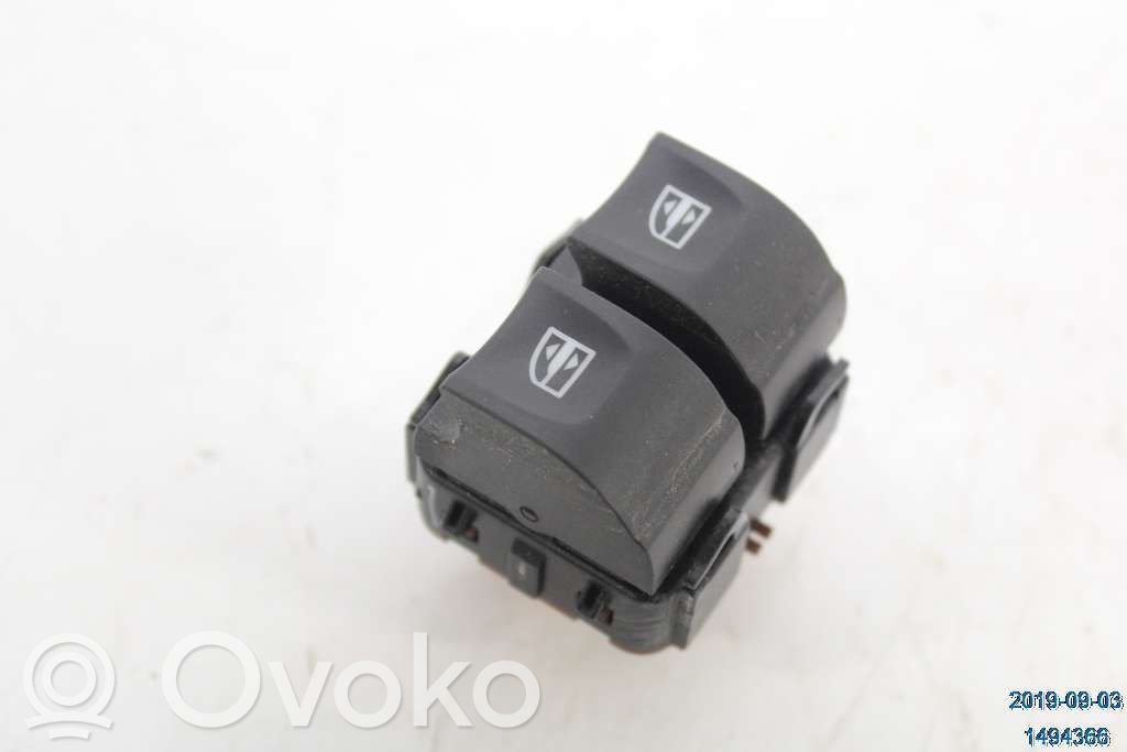 Dacia Duster Electric window control switch 