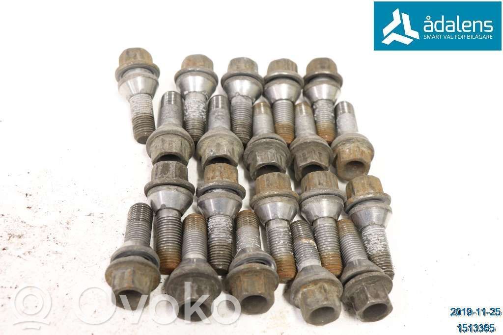 Tuercas/tornillos   31439230