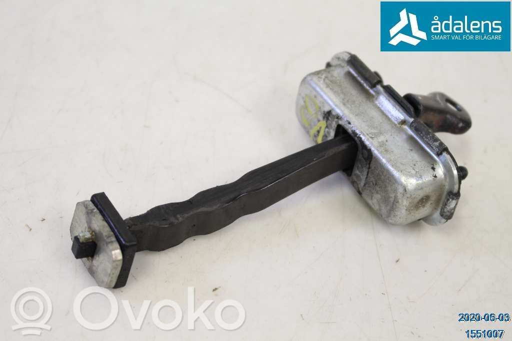 KIA Optima Takaoven pidätin 