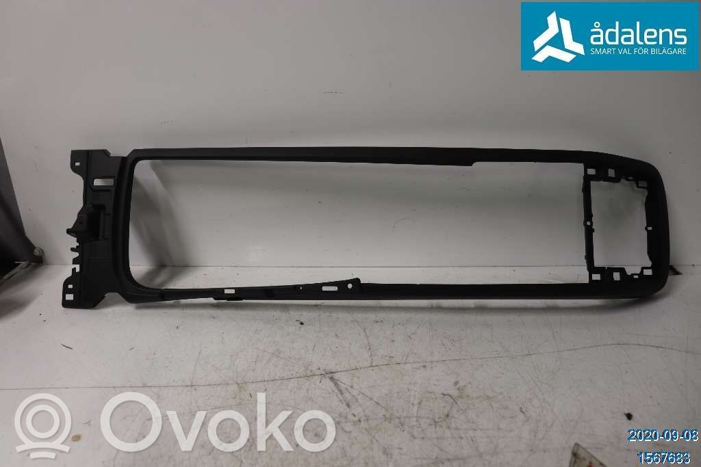 Volvo S90, V90 Centrinė konsolė 