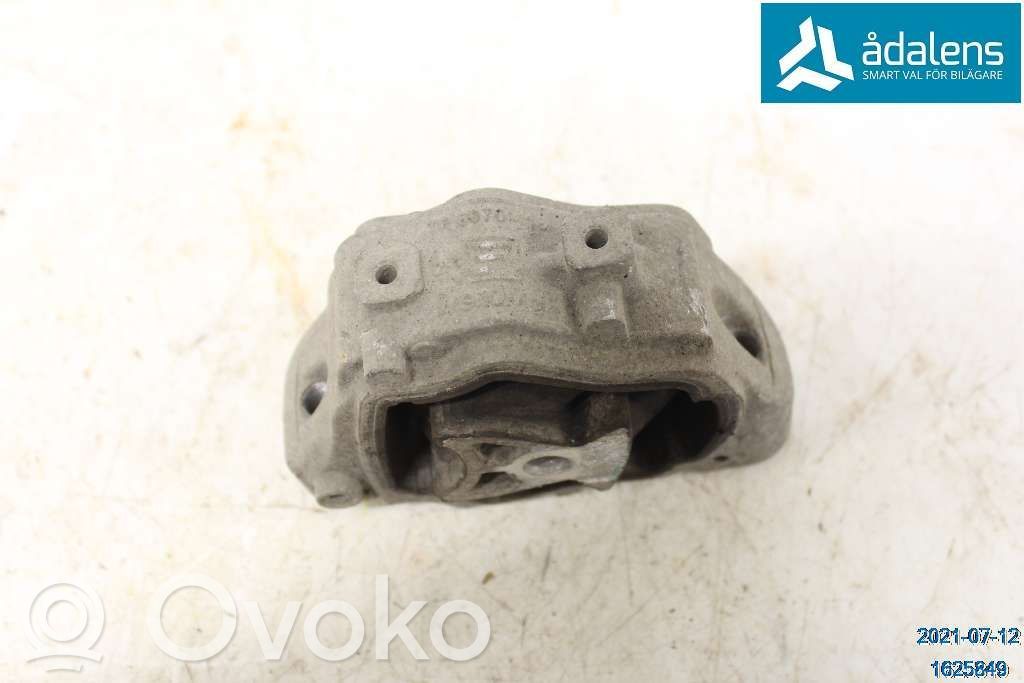 Volvo V70 Engine mounting bracket 