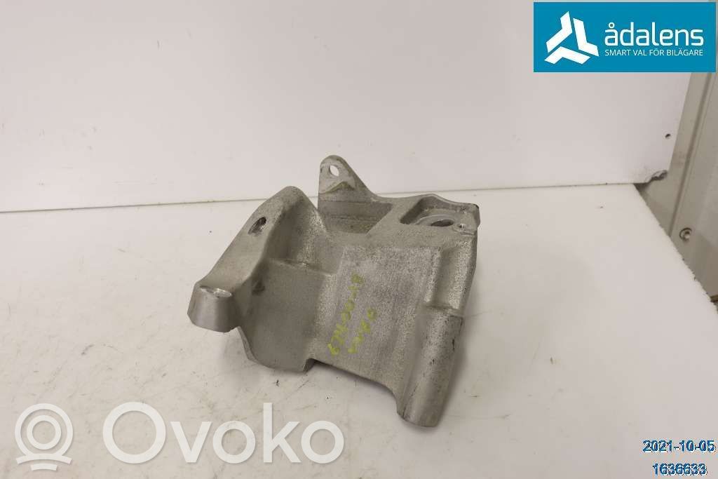 Volvo V60 Engine mounting bracket 