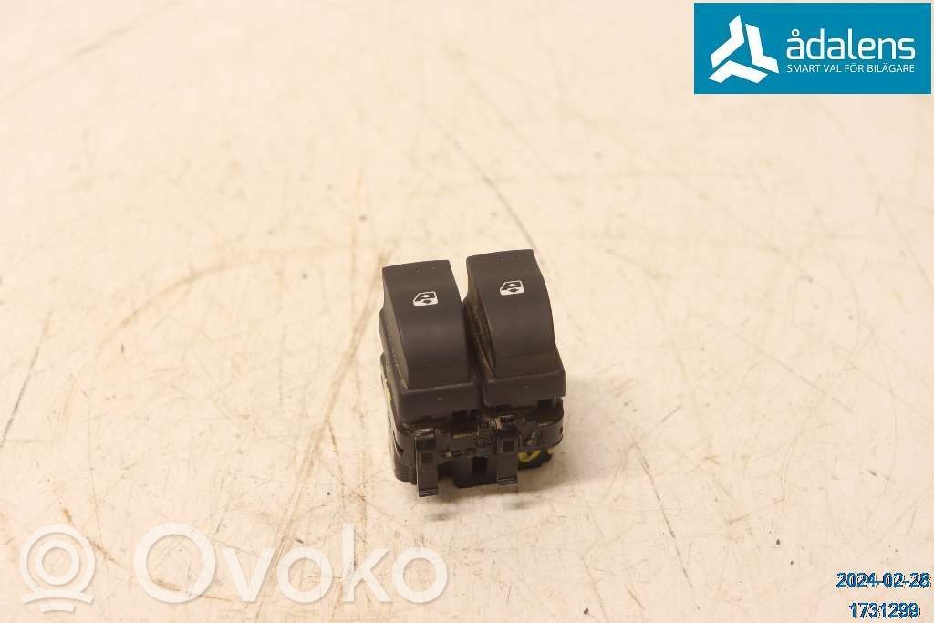 Electric window control switch   8200549867