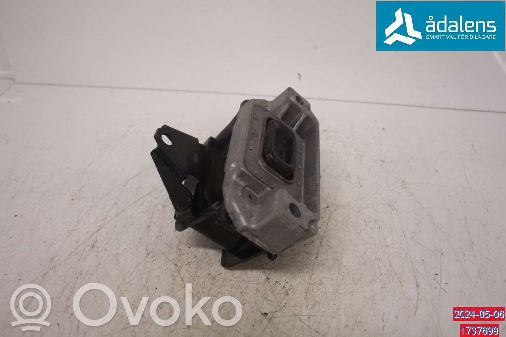 Mitsubishi Outlander Engine mounting bracket 