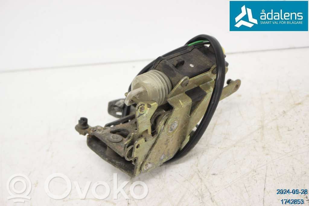 Volvo 740 Priekšpusē slēdzene 