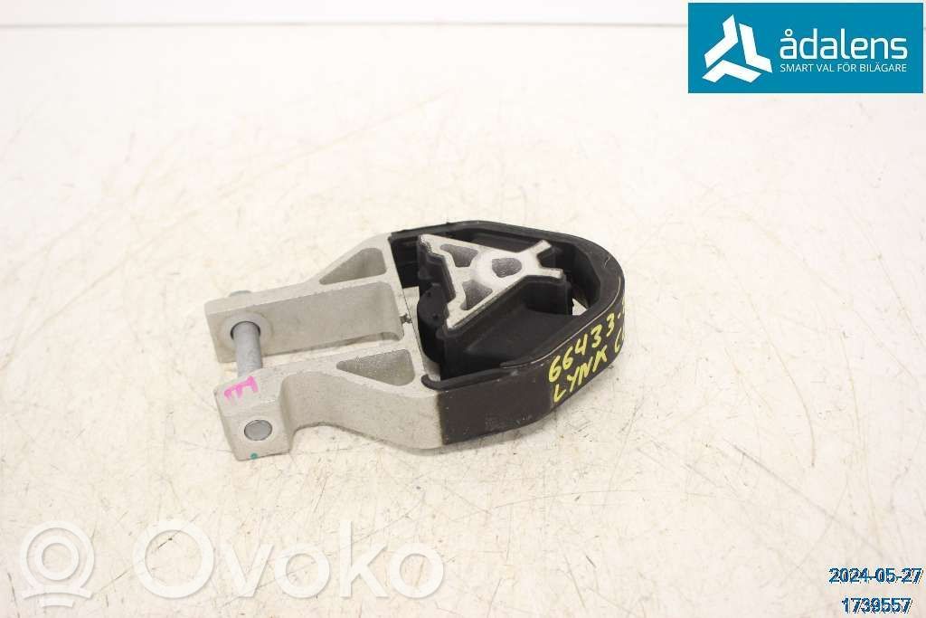 Lynk & co 01 Engine mounting bracket 
