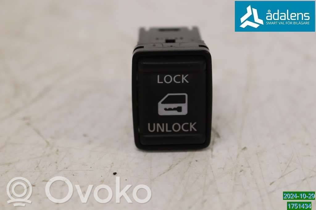 Nissan Navara D23 Central locking switch button 