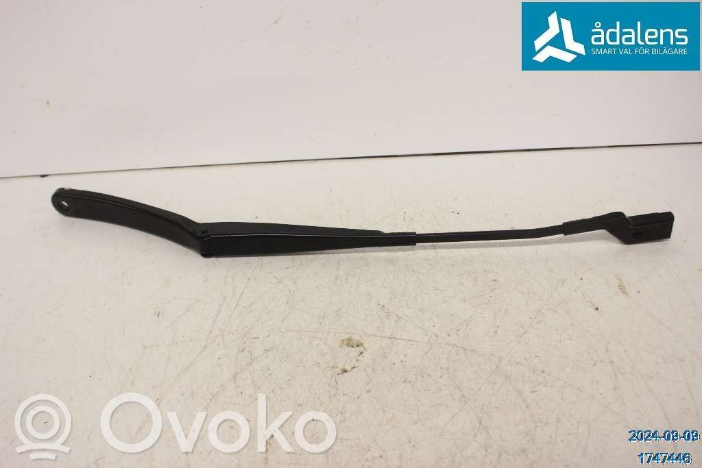 Ford Focus Front wiper blade arm 