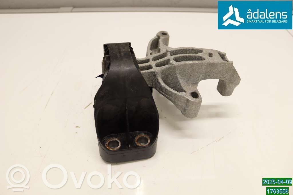 Engine mount bracket   112107399R