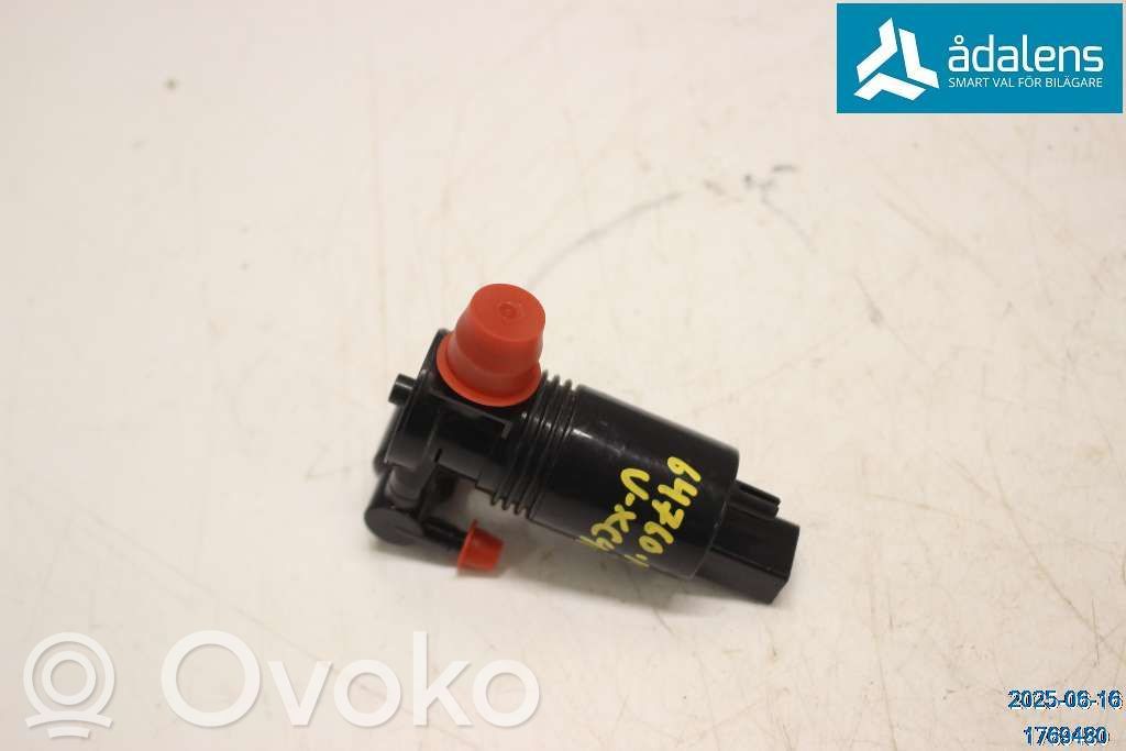 Volvo XC40 Windscreen/windshield washer pump 