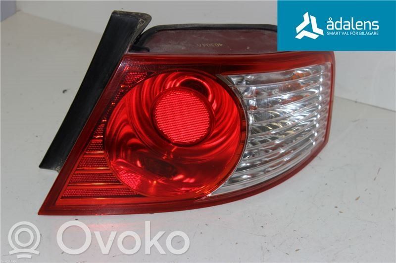 KIA Opirus Aizmugurējais lukturis virsbūvē 