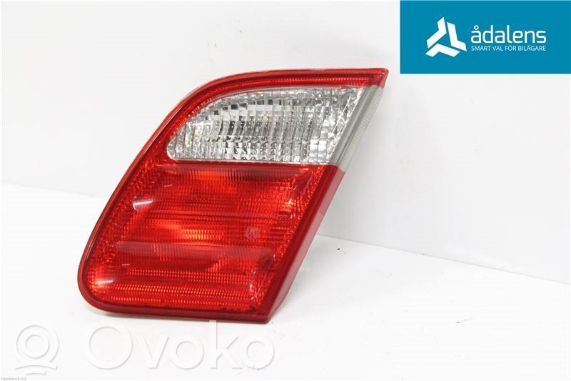 Mercedes-Benz E W210 Lampy tylnej klapy bagażnika 