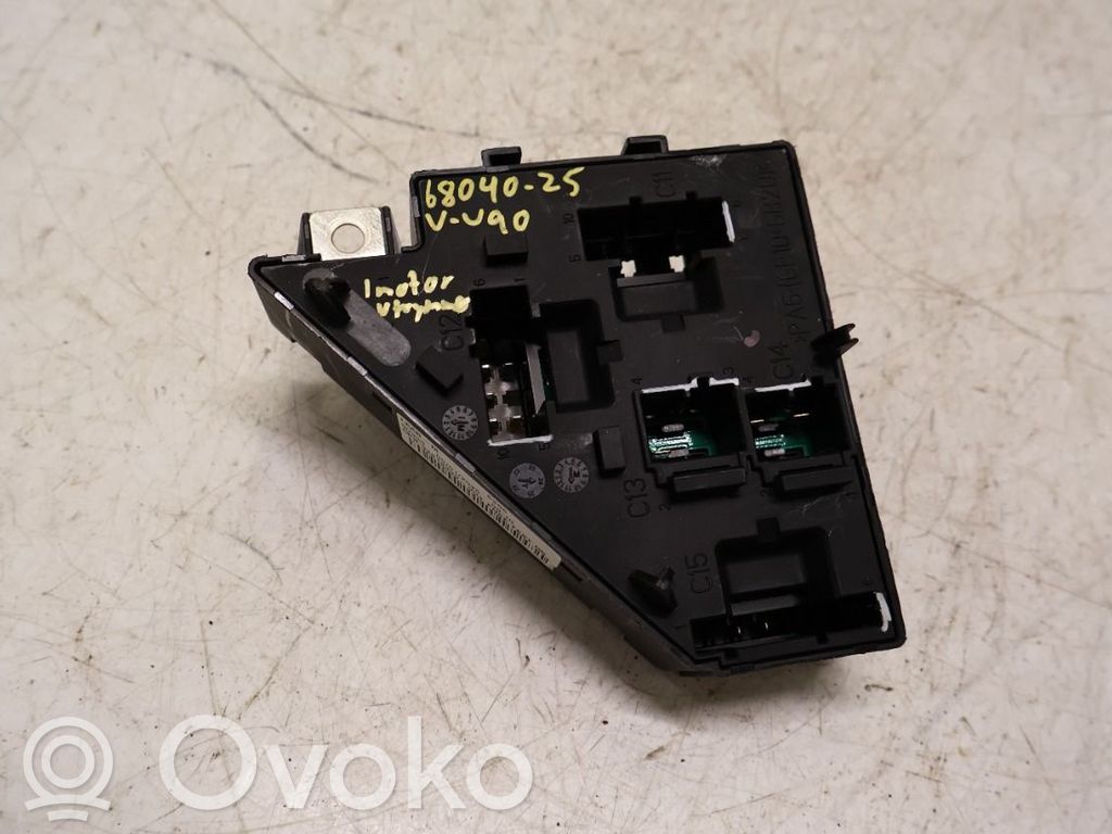 Volvo S90, V90 Fuse module 