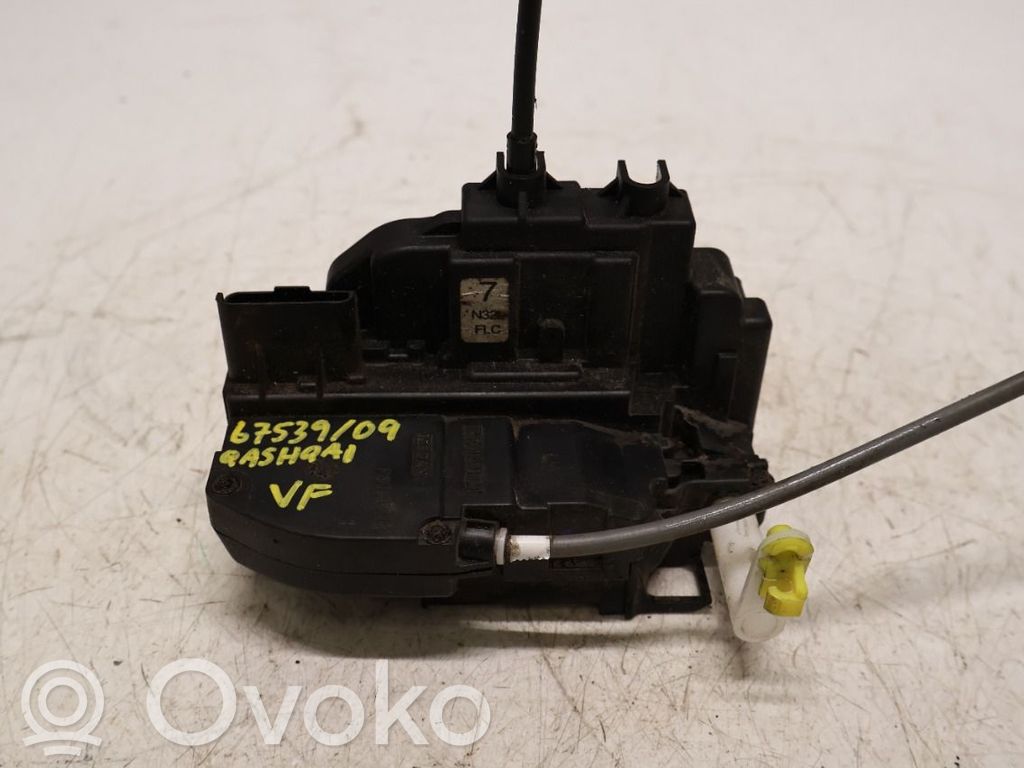 Nissan Qashqai+2 Motor de bloqueo de puertas