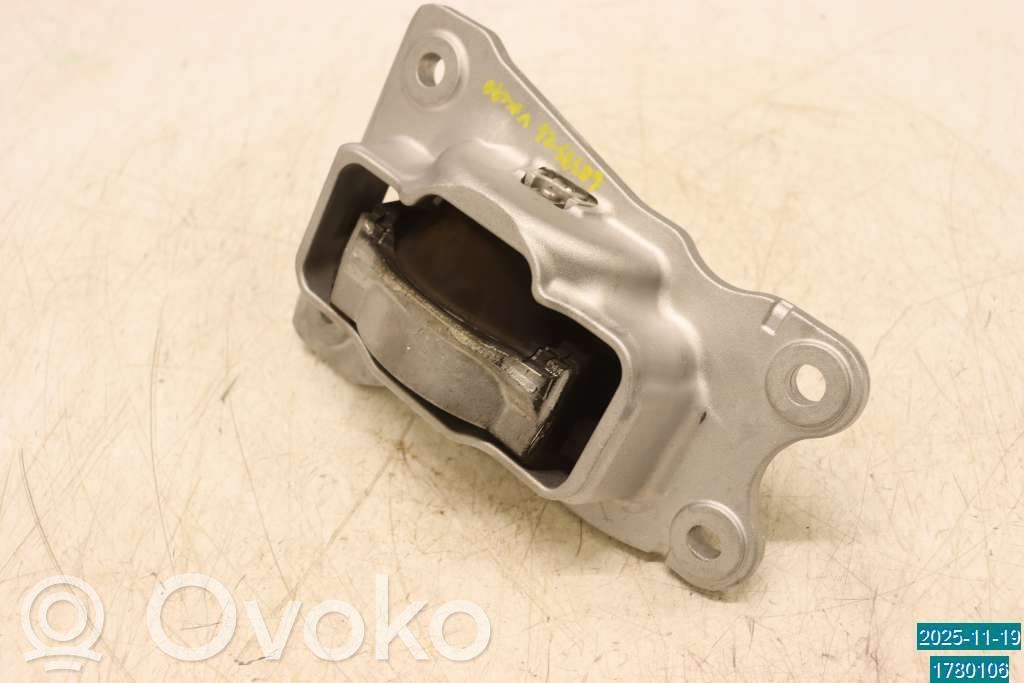 Volvo XC90 Supporto di montaggio del motore 