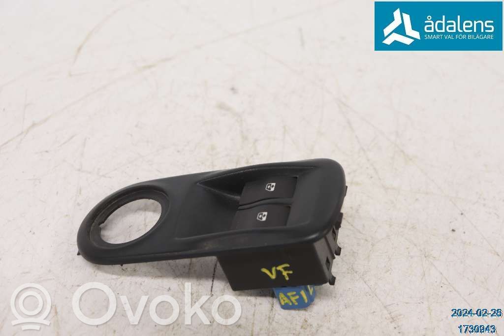 Renault Trafic II (X83) Electric window control switch 
