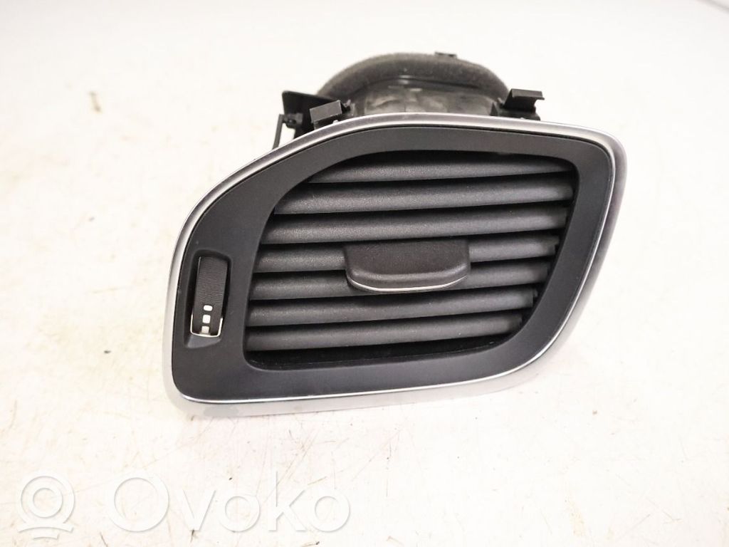 Volvo V40 Centrinės oro grotelės 