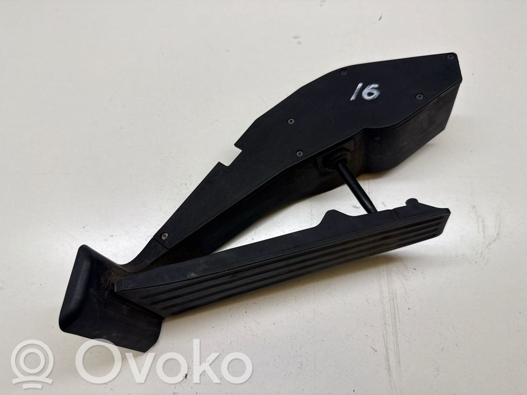 Akceleratoriaus pedalas   25916010,6756492,011101