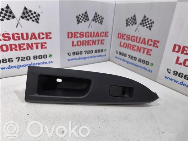 Takaluukun anturi   D65166370