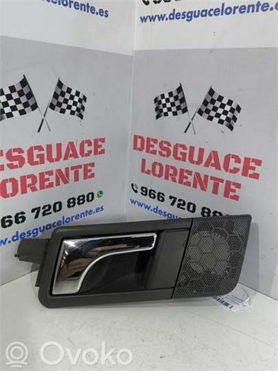Manecilla interna puerta trasera   8Z0839020
