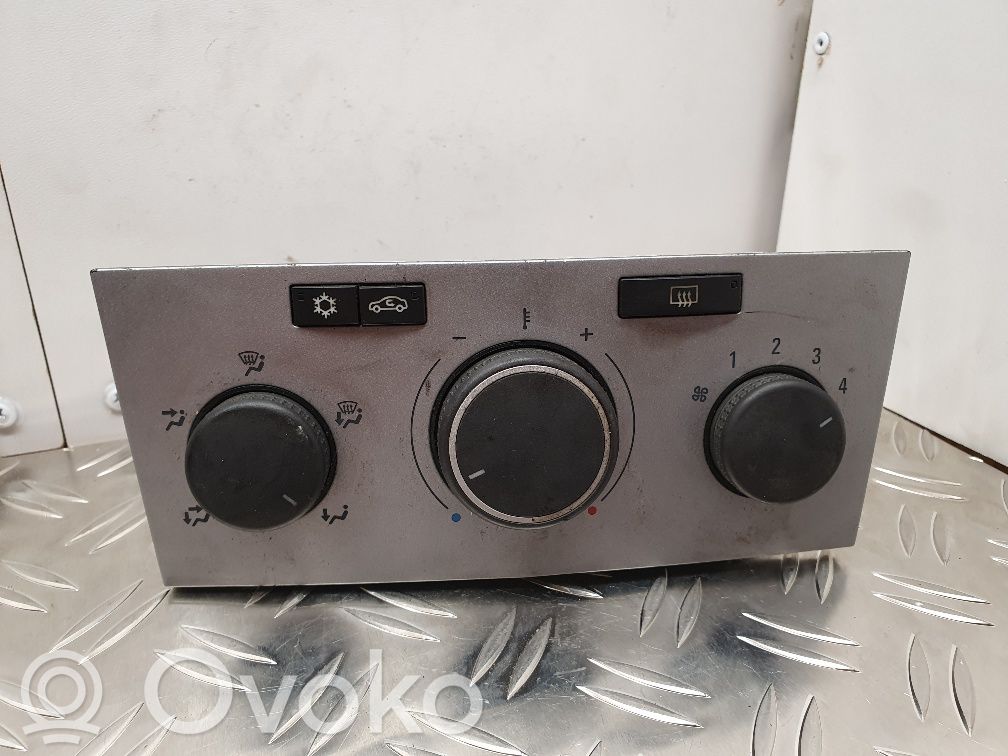 Opel Astra H Climate control unit 