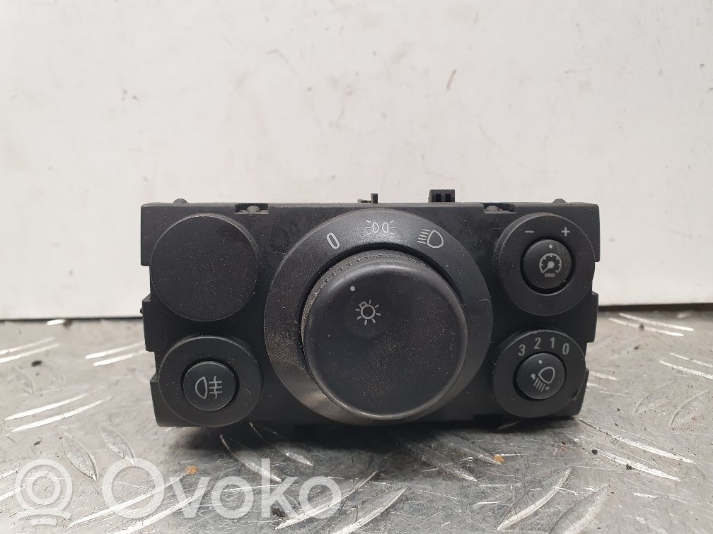 Opel Astra H Light switch 