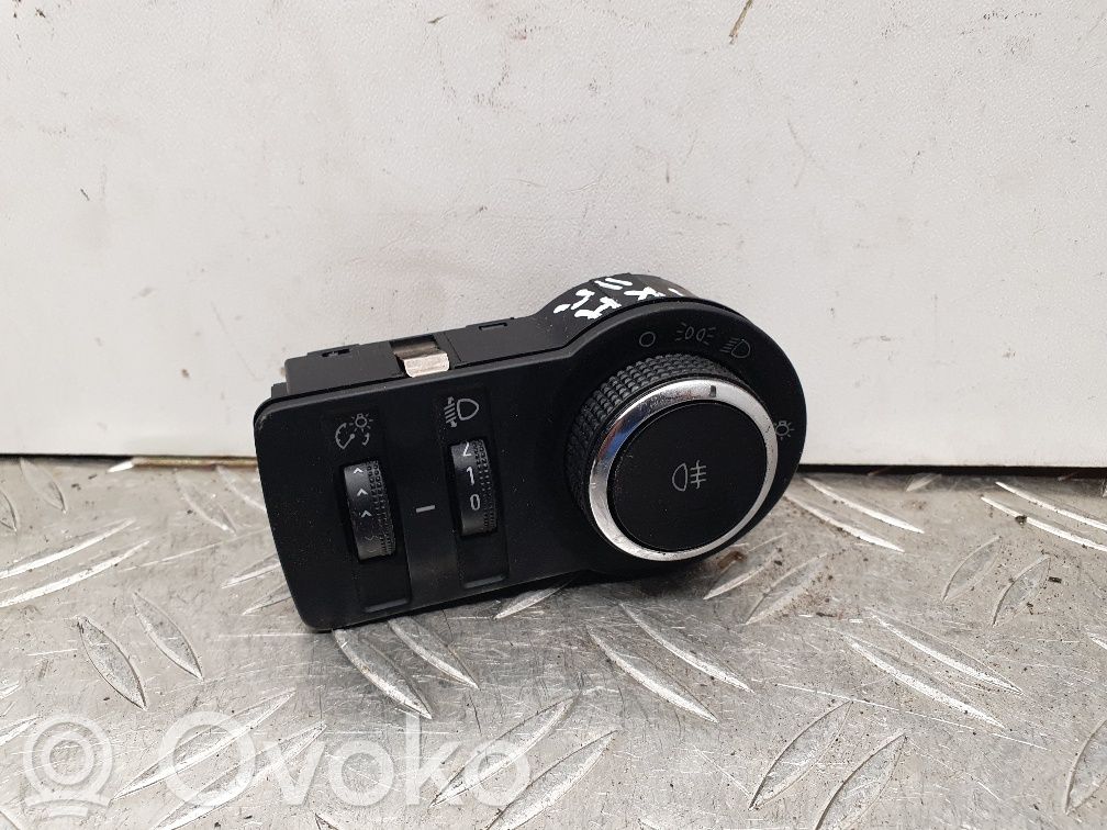 Opel Astra J Light switch 