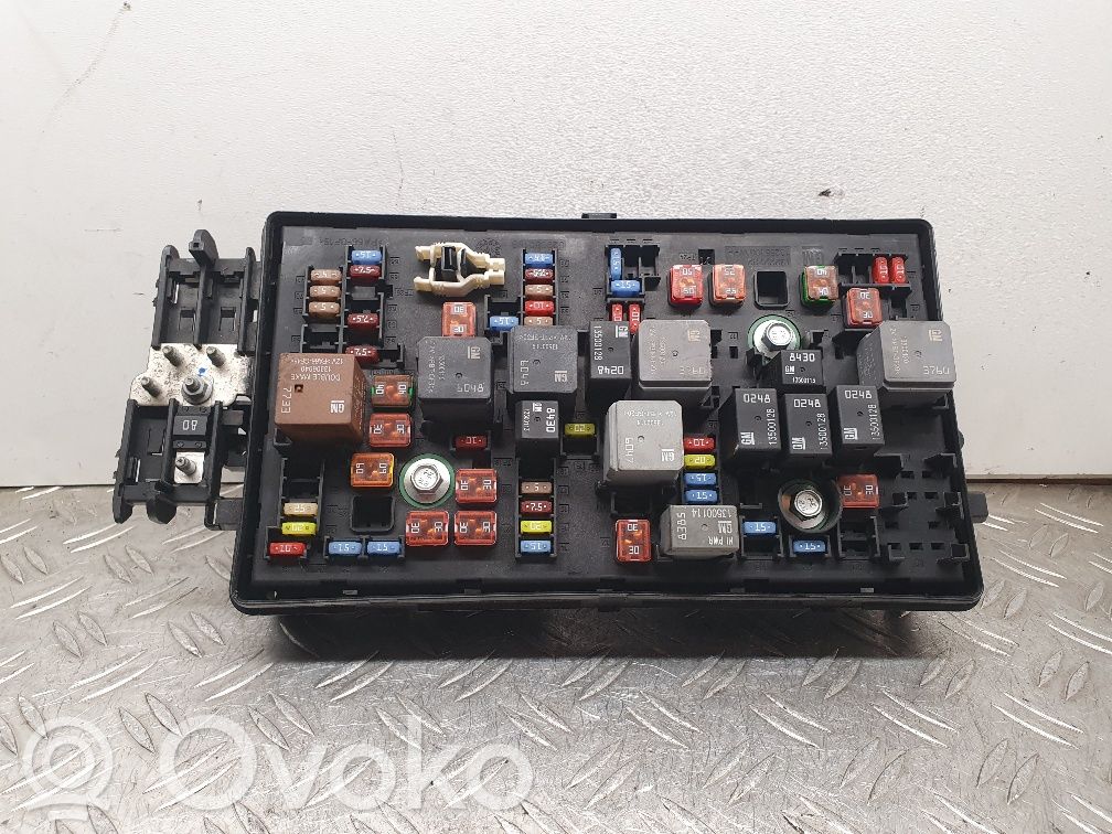 Ramka / Moduł bezpieczników   13275881,13275881,MF